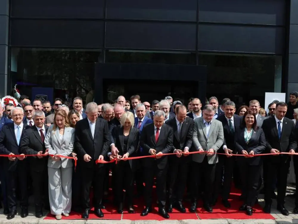 Özgener ve Aliberti’nin Novamer Otomotiv’ine görkemli açılış