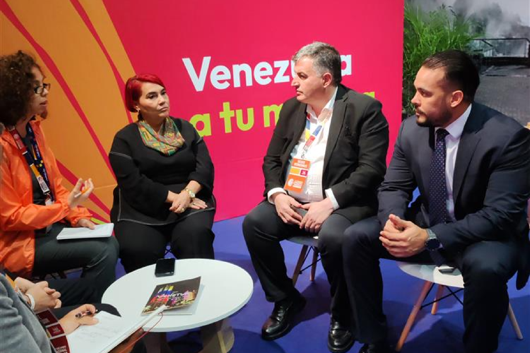 İzmir İl Müdürü Doğruer'den Venezuela'y Chavez'li çıkarma...