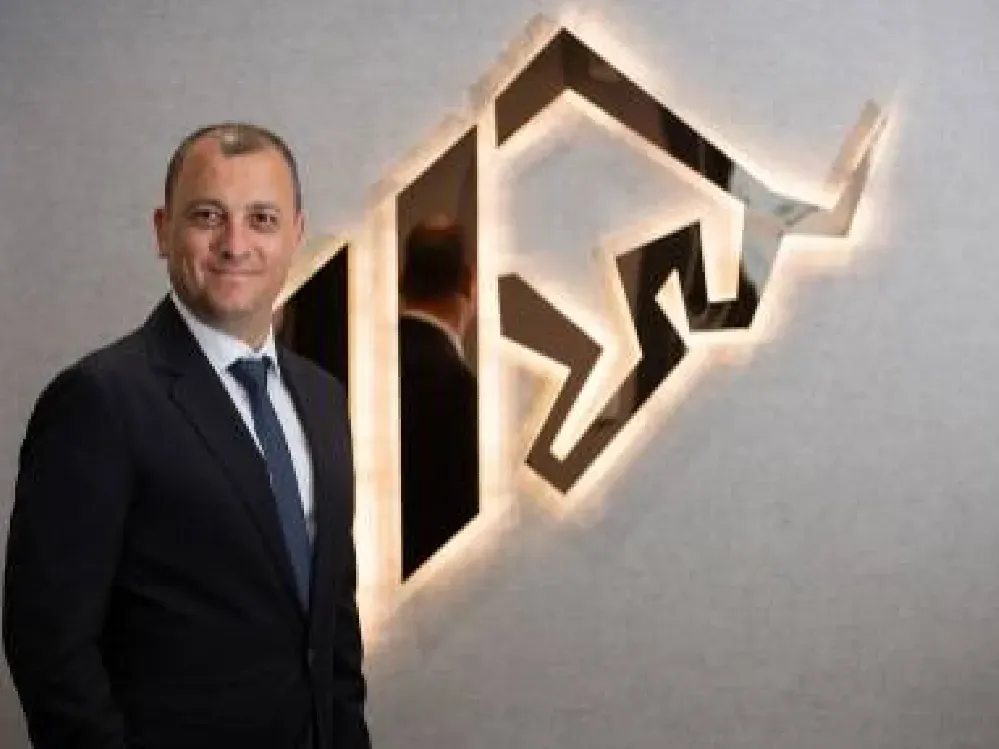 Medya patronu borsa devinden İzmir'de liman operasyonu