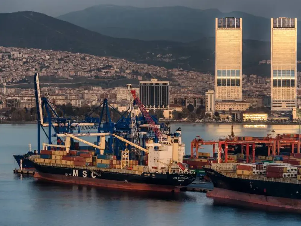 CHP'lilerden limanın devrine tepki: İzmir'in rantı yandaşa veriliyor!