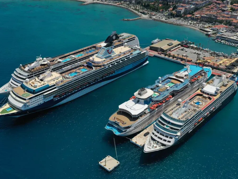 Kuşadası İstanbul’u denizde solladı geçti