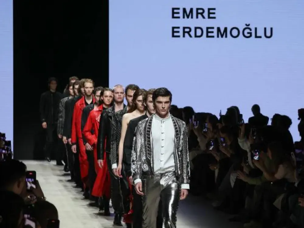 Ünlü modacı Emre Erdemoğlu Moskova'da şov yaptı
