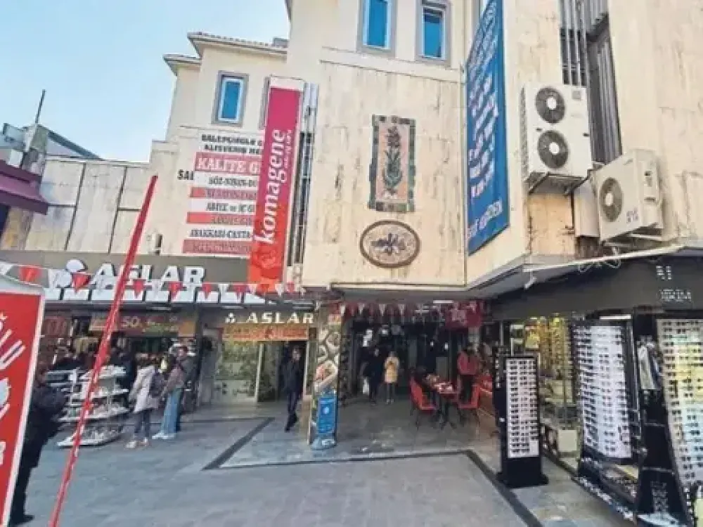 İzmir'de bir devrin sonu... Salepçioğlu İş Hanı tamamen boşaltıldı... İnşaat başlıyor...