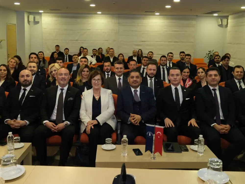 Genç iş insanları ortak akıl ve dönüşüm için İzmir'de buluştu