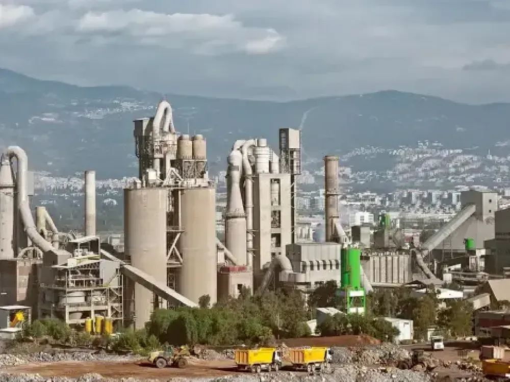 İzmir'in ortasındaki 2 çimento fabrikası için karar: Taşınmayacaklar!