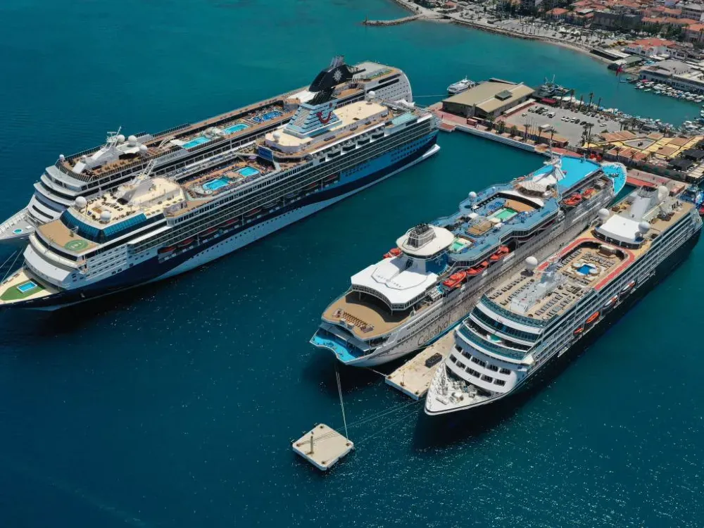 Kuşadası 2025'te rekor kırdı: 617 gemi, 995 bin yolcu