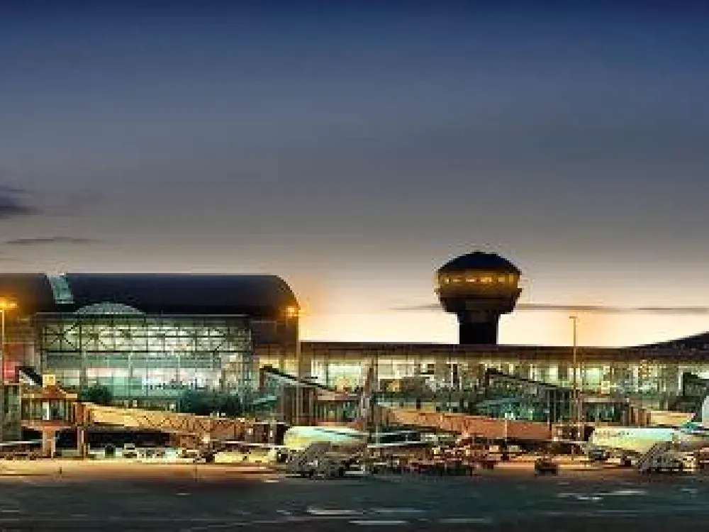 İzmir havada 12 milyon yolcuya yaklaştı