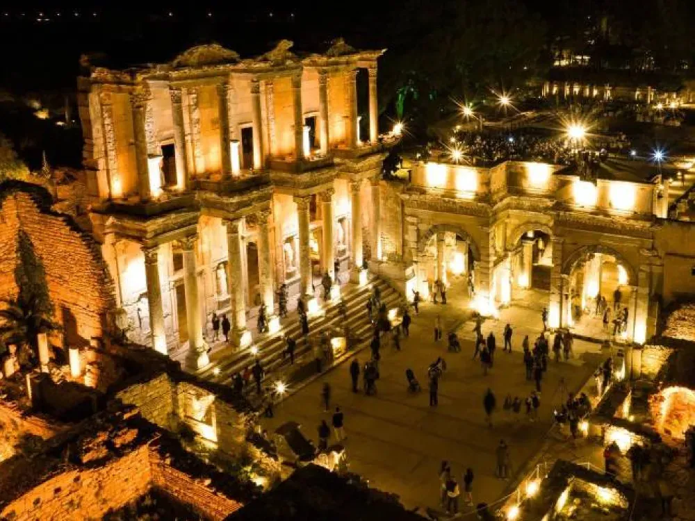 Efes’in ziyaretçi sayısı gece müzeciliğine rağmen 113 bin kişi azaldı