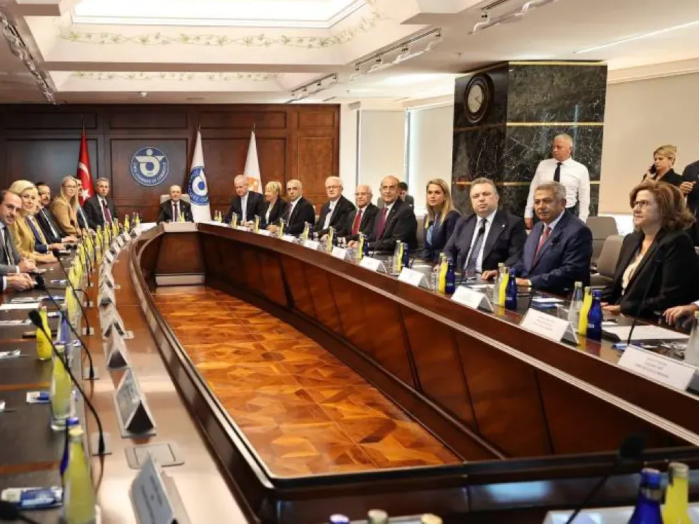 İzmirli büyük patronlar Şimşek'ten düşük faiz ve finansa erişim istedi