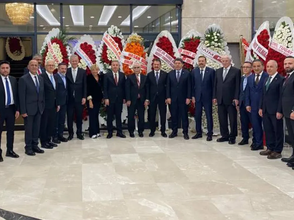 İzmir iş ve siyaset dünyası Ankara’daki düğünde buluştu