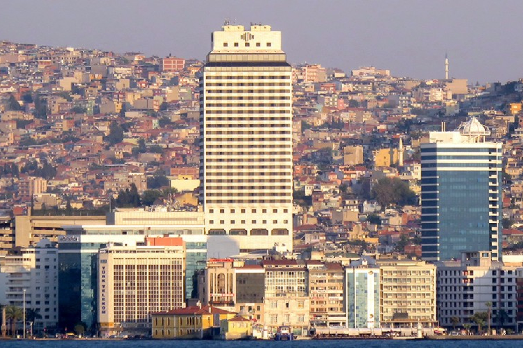 Flaş...İzmir'in 38 yıllık ayıbı Hilton Oteli için Büyükşehir'den satış kararı