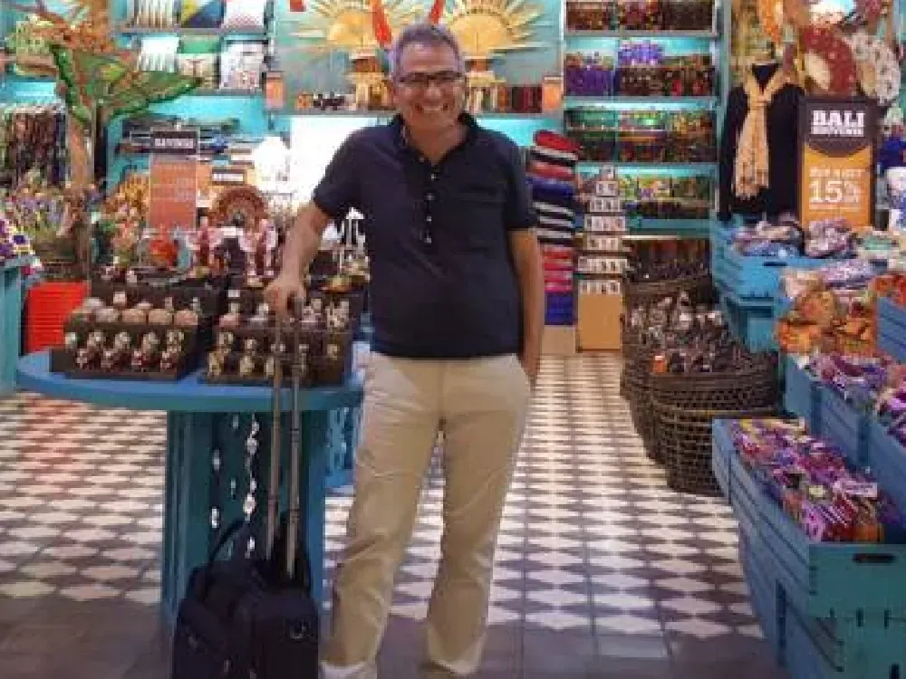 Çeşmeli ünlü turizmciden tropikal atak... Bali'de Türklere rehber olacak