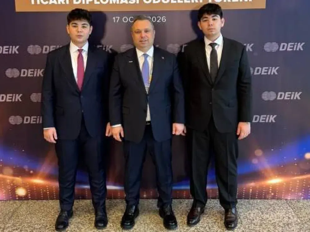 Azeri CEO seçime oğullarıyla geldi