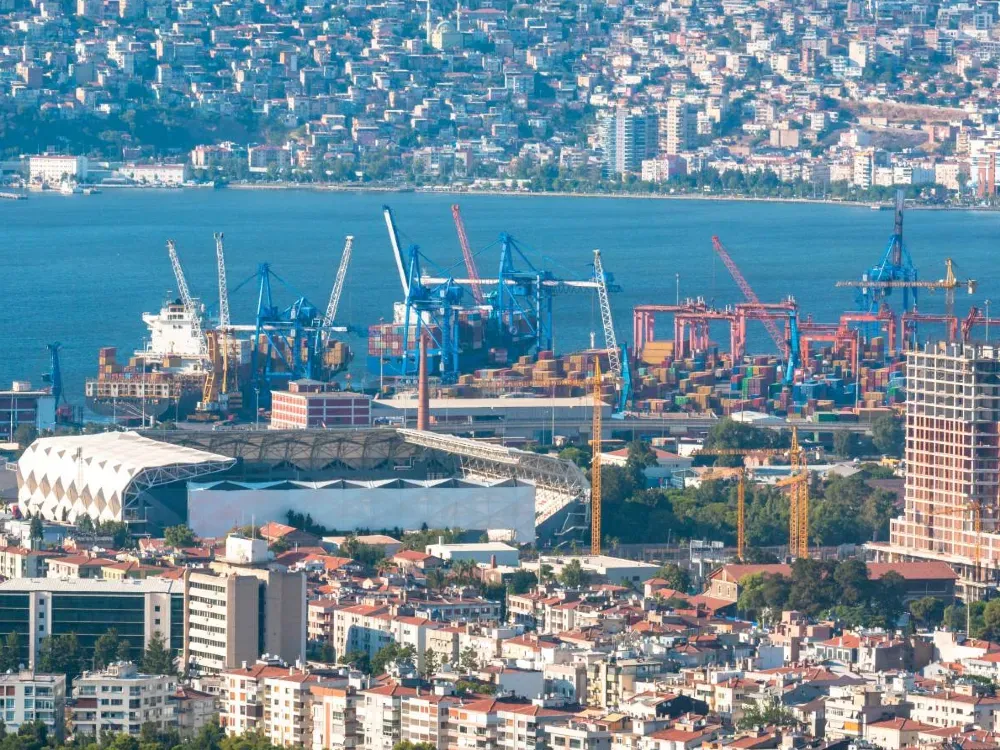 Yeni Şafak'ın sahibi Albayrak, İzmir Limanı için devrede 