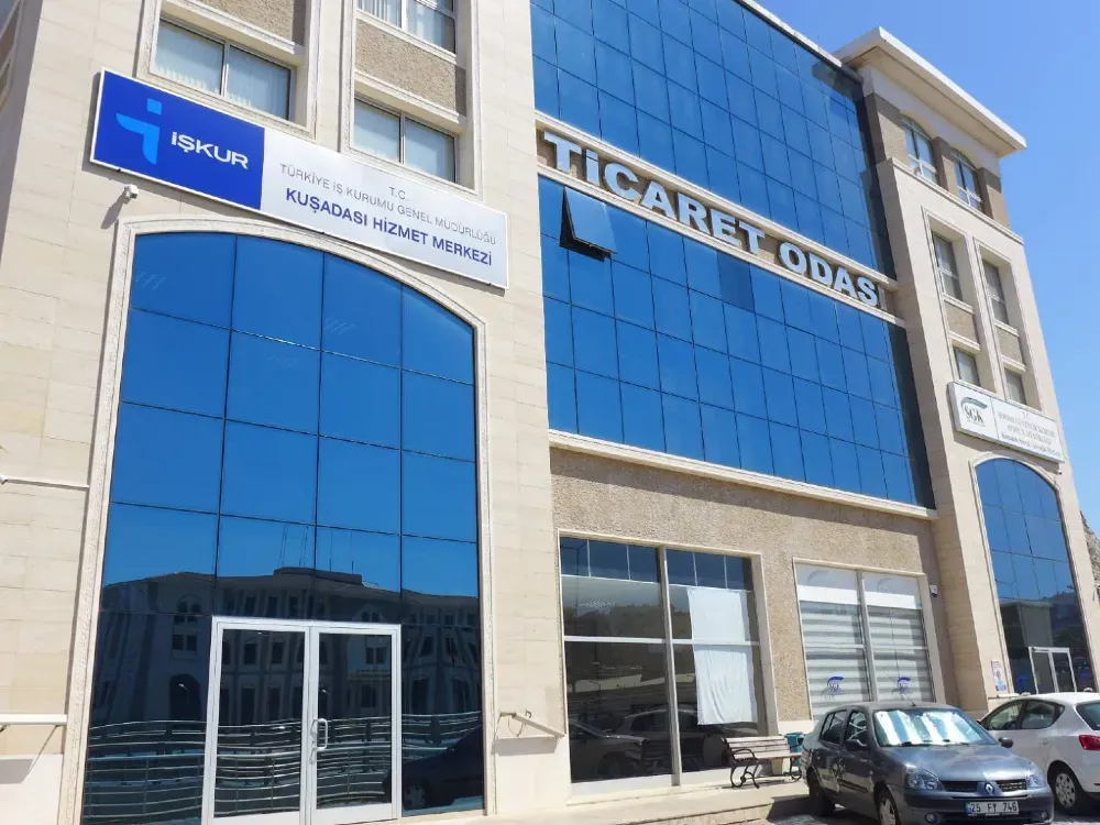 Kuşadası’nda ‘erken’ seçim rüzgarı…. Bir koltuğa üç aday