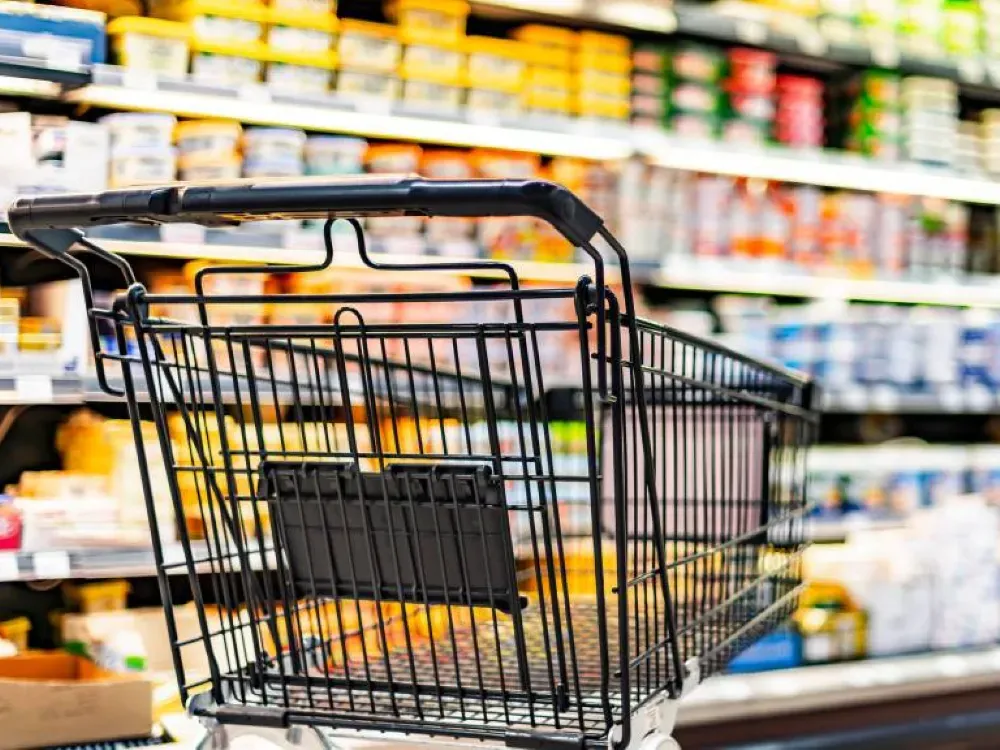 Devler sallanırken, İzmirliler 3 gross market için imza attı