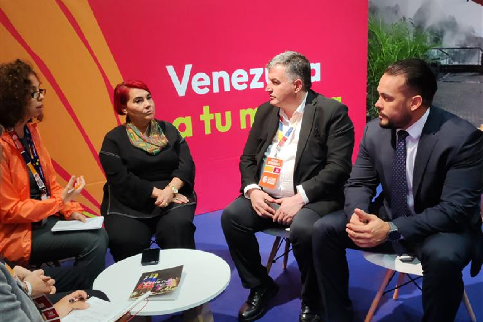 İzmir İl Müdürü Doğruer'den Venezuela'ya Chavezli çıkarma...