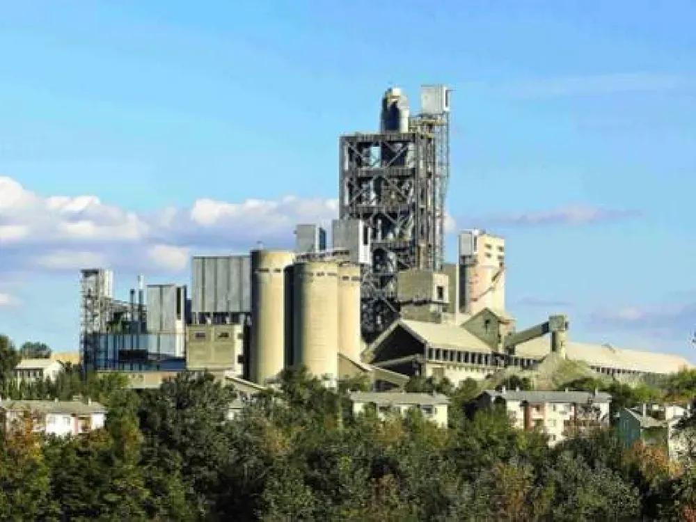 İtalyanlar o şehirdeki çimento fabrikasını elden çıkardı