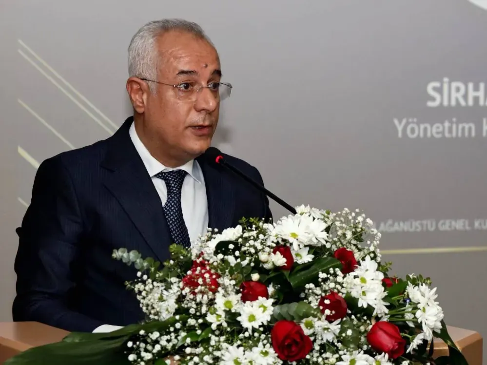 Özen giderayak bombaladı: Derdiniz İZSİAD olsaydı dernek bu halde olmazdı