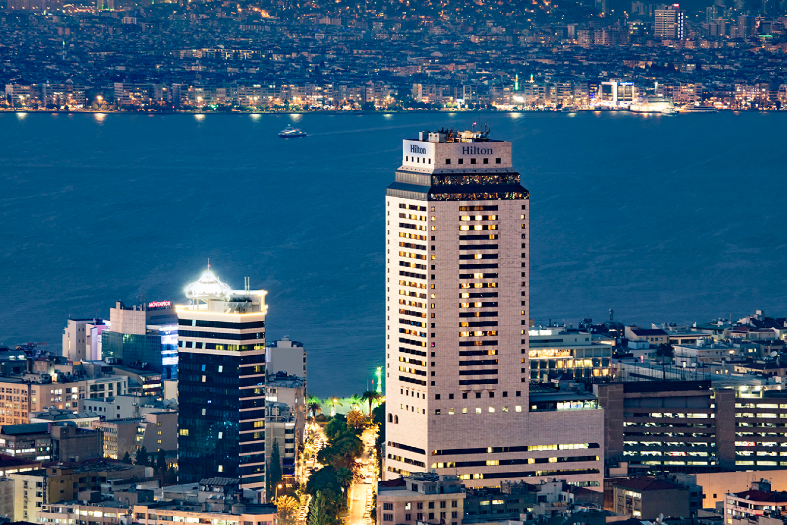 Flaş... İzmir Büyükşehir Belediyesi, Hilton Oteli binasındaki hisselerini satıyor...