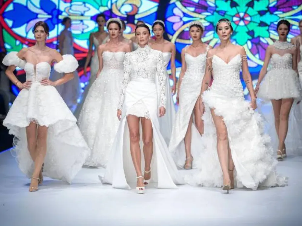 İzmir’in gelinliğini savaştaki Ukrayna kaptı