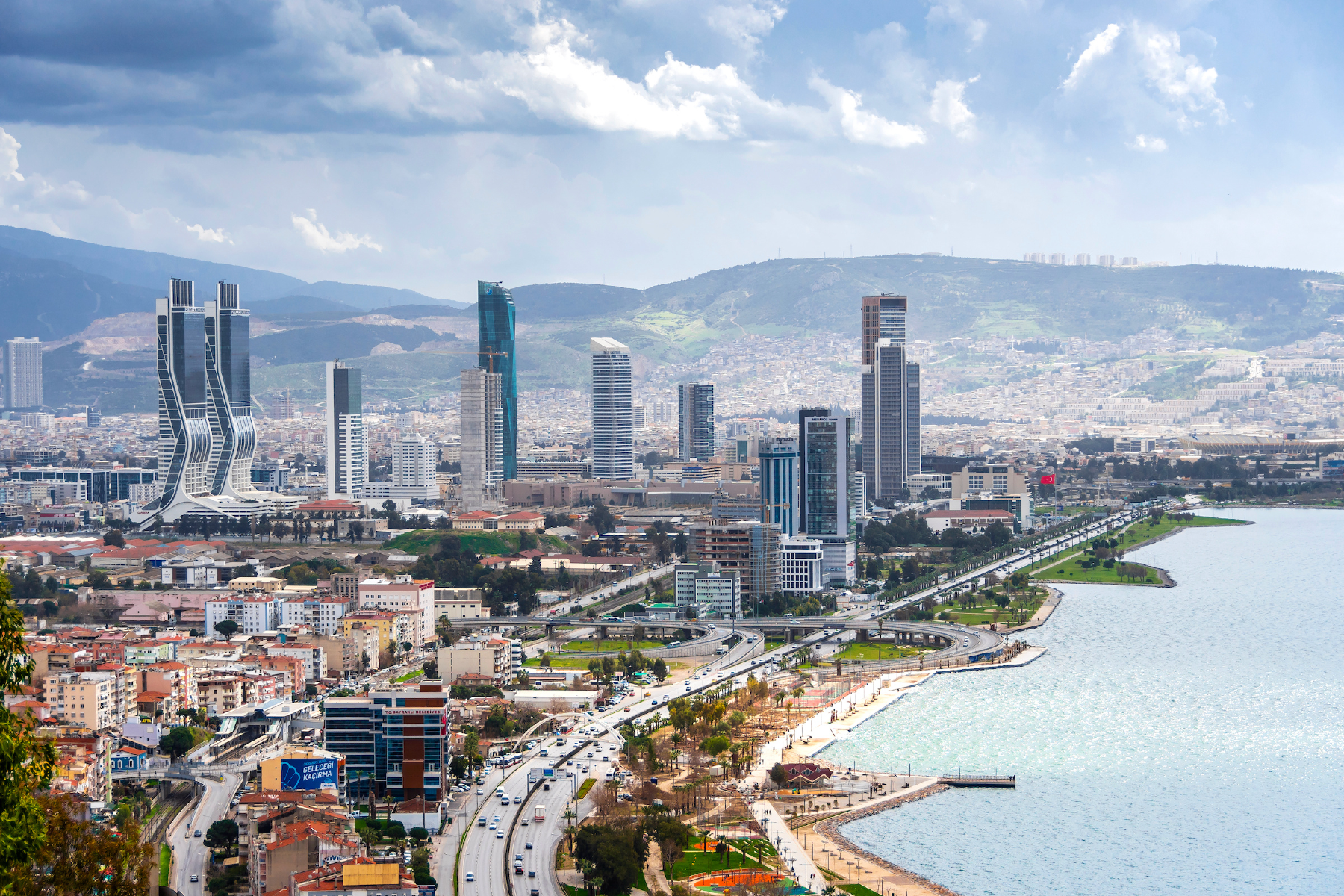Kiralar uçuşa geçti... Zirve İzmir’in