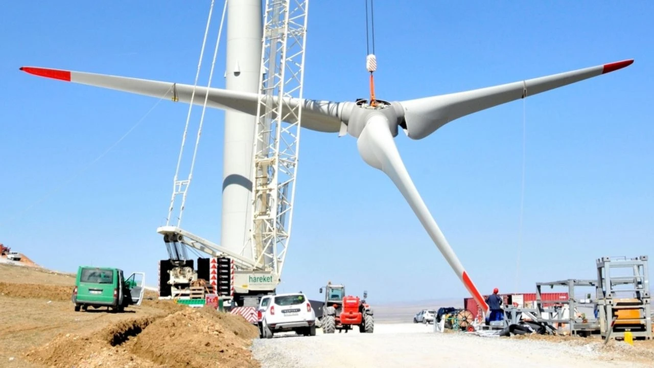 İzmir'de rüzgar türbini kanadı üreten dört fabrikadan sadece biri açık