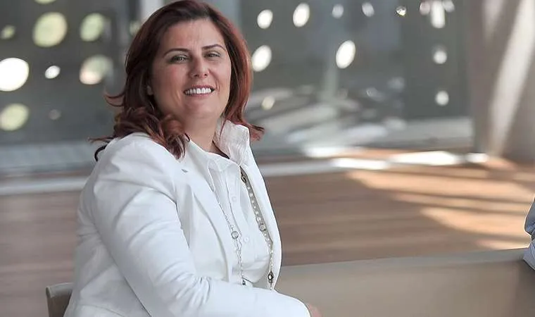Aydın Büyükşehir Belediye Başkanı Özlem Çerçioğlu, CHP'den istifa edip AK Parti'ye katıldı. Bu parti değiştirmenin ertesi günü İller Bankası, belediyeye 860 milyon liralık kredi verdi...