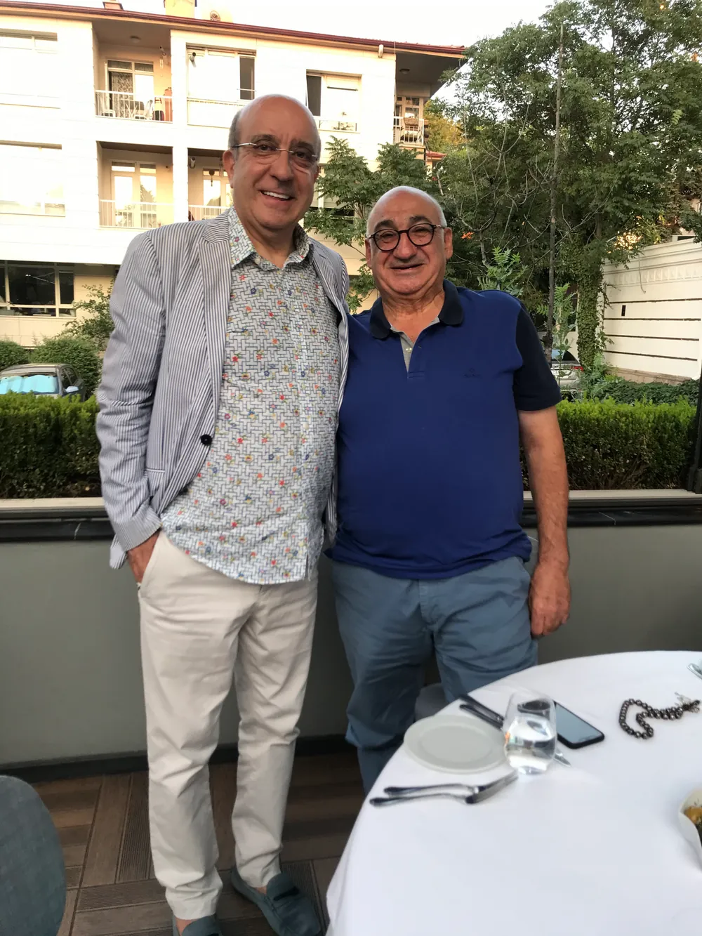 Natan Hayim (sağda) beş yıl sonra tavukçuluk sektörüne geri döndü