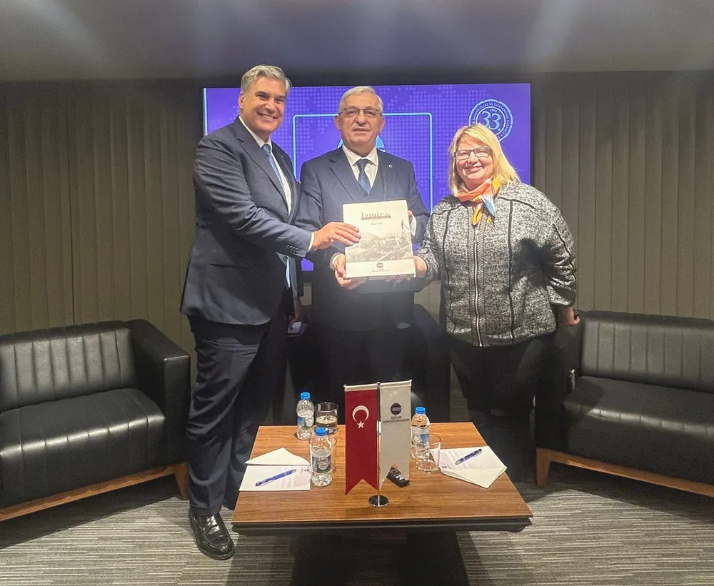 ESİAD Başkanı Sibel Zorlu ve Yönetim Kurulu Üyesi Rebii Akdurak, Emekli Büyükelçi İsmail Hakkı Musa'yı ESİAD'ta konuk olarak ağırladı