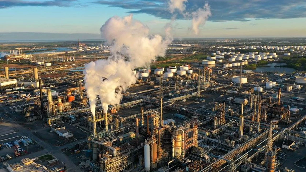 Orta Doğu'da petrokimya tesislerine yönelik saldırılar, ateşkese rağmen sanayicileri endişelendiriyor