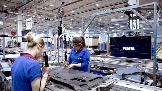 Vestel fabrikalarında düzenli çalışma sisteminin tamamen bozulduğu belirtiliyor