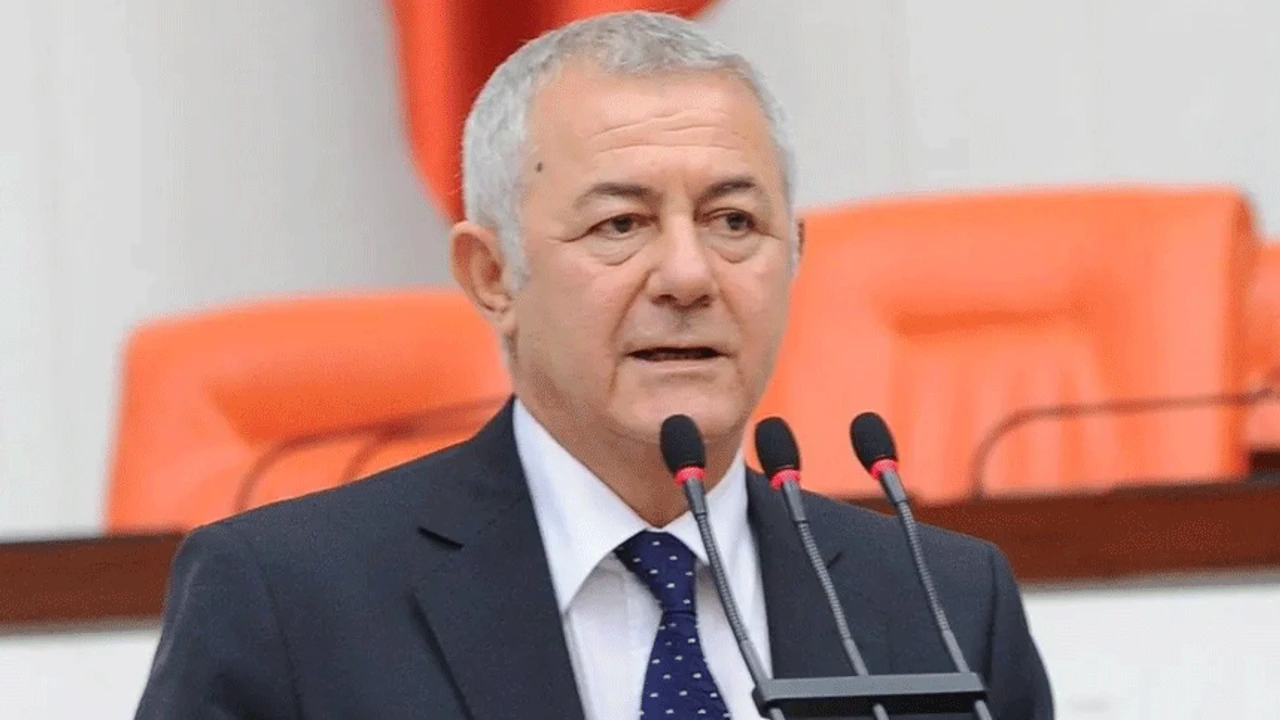 76 yaşındaki Alaattin Yüksel, derneği yeniden saygın hale getireceğim diyerek geldiği İZSİAD Başkanlığı'ndaki girişimleriyle kent iş dünyasında savaş çıkardı