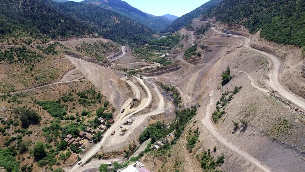 Bölge halkı, uzun yıllardır yapımı devam eden Yiğitler Barajı'nın bir an önce tamamlanmasını istiyor